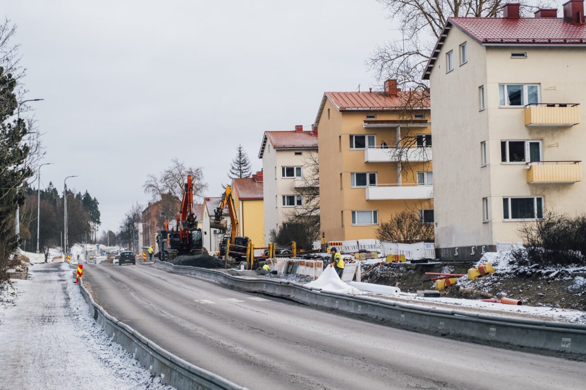 Kuva Nuolialantieltä ratikkatyömaan edestä